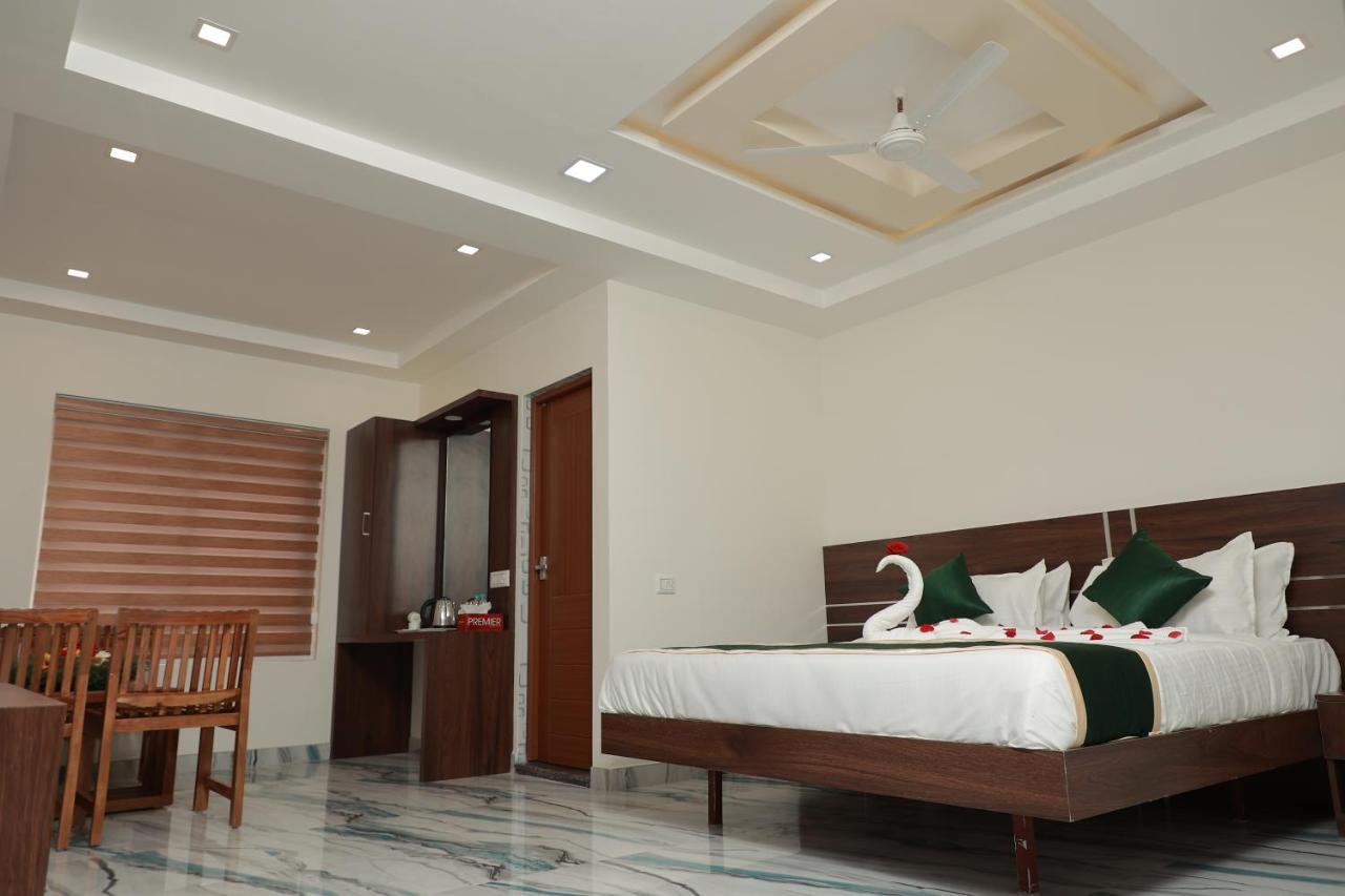 Delano Residency Hotel Kaliyal Exterior photo